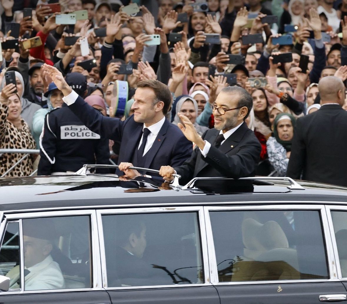 Accueil chaleureux pour Emmanuel Macron lors de sa visite d’État au Maroc
